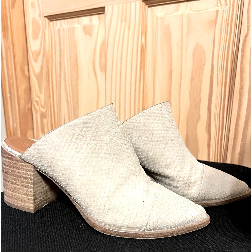 Report Tosh Snake Mule. Color: Stone. Sz 7.5